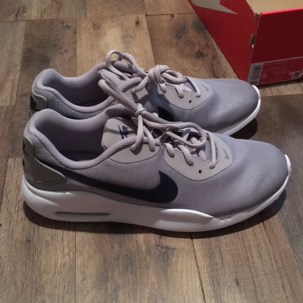 Nike Air Max - Picture 2 of 8